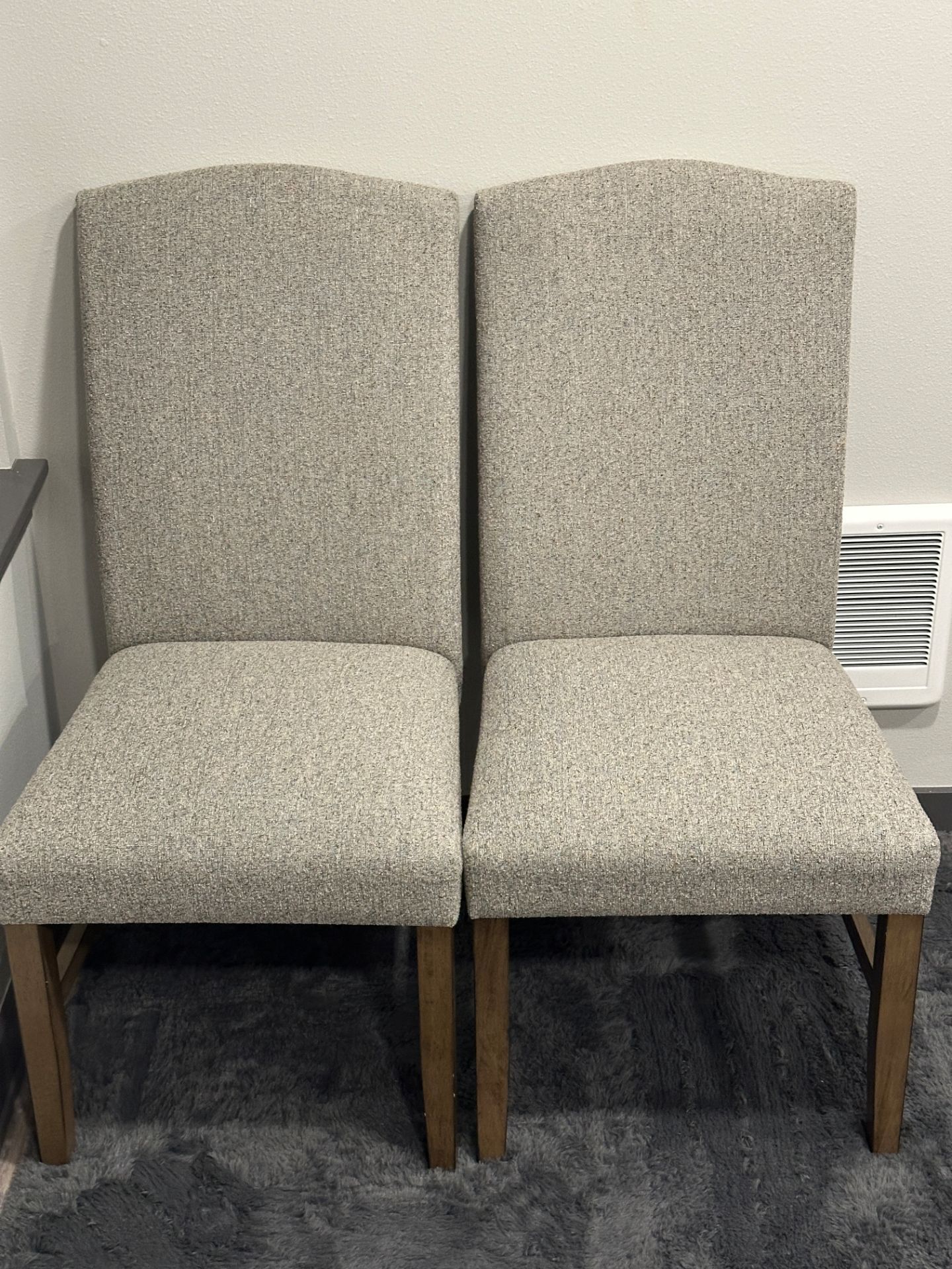 2 Nice Comfortable Chairs. Excellent conditions