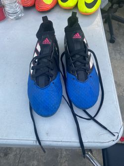 Tenis de futbol size 4 usa