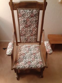 Rocking chair/antique