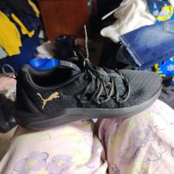 Pumas Soft Foam Women's Sneaker Size 8.5