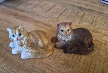 2 Cute Cat Figurines
