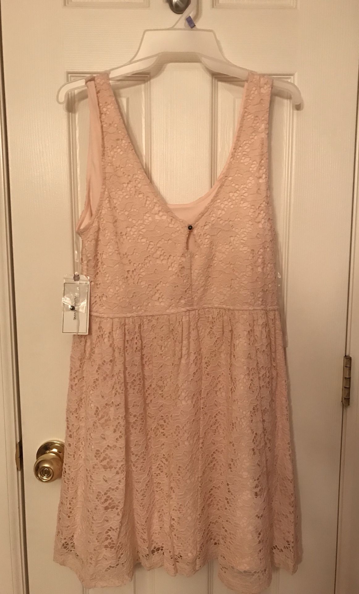 **BRAND NEW WITH TAGS** LIGHT PINK / PEACH DOUBLE LINING FOREVER21 FLUFFY SLEEVELESS SUNDRESS