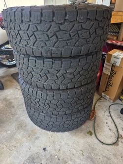 285/70/17 Toyo AT3 Only 500 miles