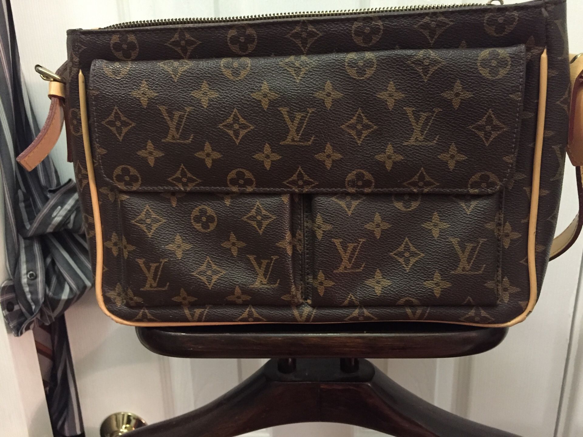 LV PURSE $450