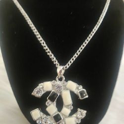 Gorgeous Silver Fashion Necklace With Black And White Pendant And Can Wear Short Or Longer 