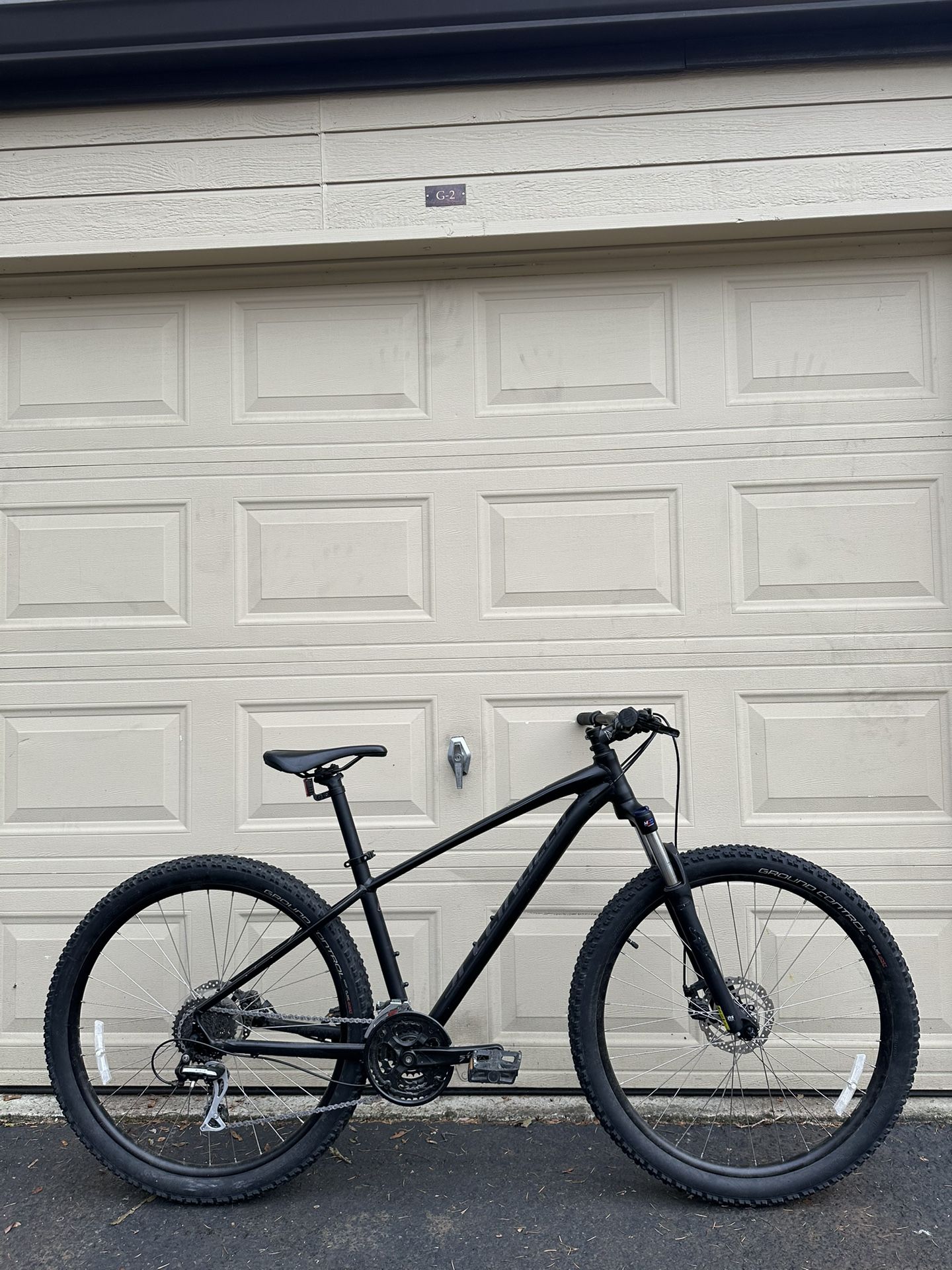 Specialized Pitch Sport – 27.5” Mountain Bike – Medium Frame - Bicycle