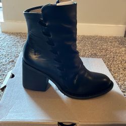 New Leather Boots ( Size 6 )