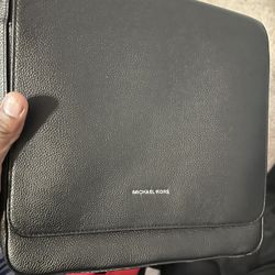 Micheal Kors Messenger Bag(Brand New)