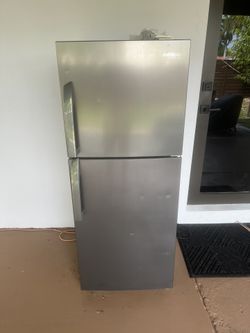 Refrigerator 24” Great For Efficiency Like New