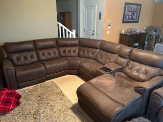 Sectional couch with chase and recliner