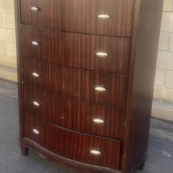 Nice Dresser/Chest of Drawers
