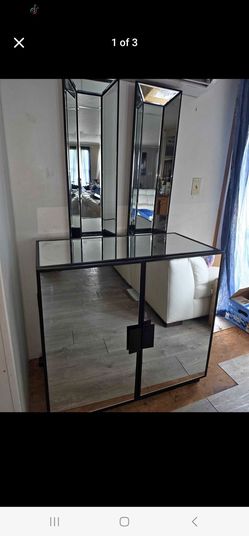 Cabinet/console with 2 mirrored towers