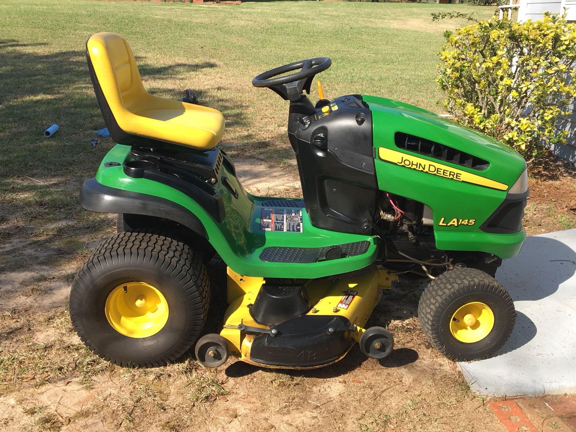 John Deere LA145 Lawn Mower