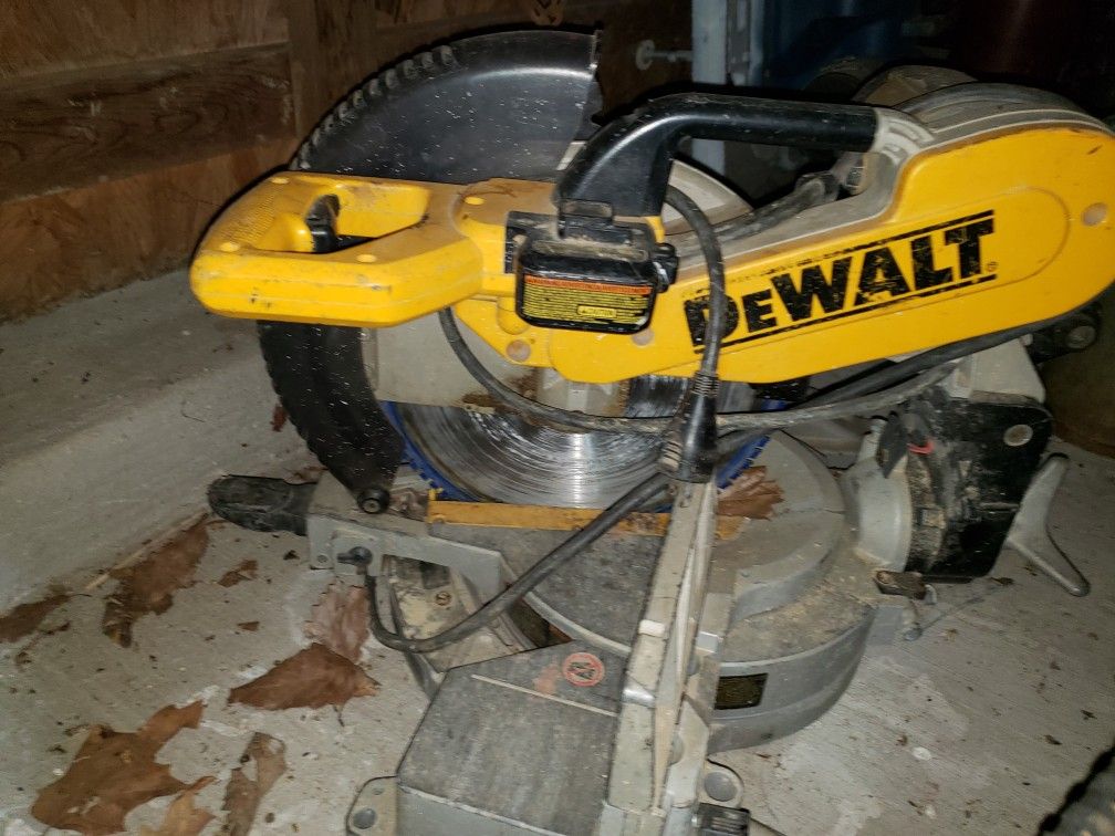 Dewalt compound saw