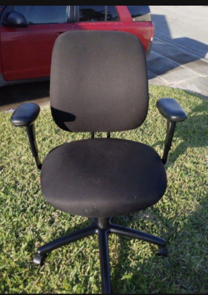 Roller Office Chair Rolling 3 Levers For Multiple Back Positions. Great Support