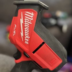 Milwaukee M12 FUEL 12V Lithium-Ion Brushless Cordless HACKZALL Reciprocating Saw