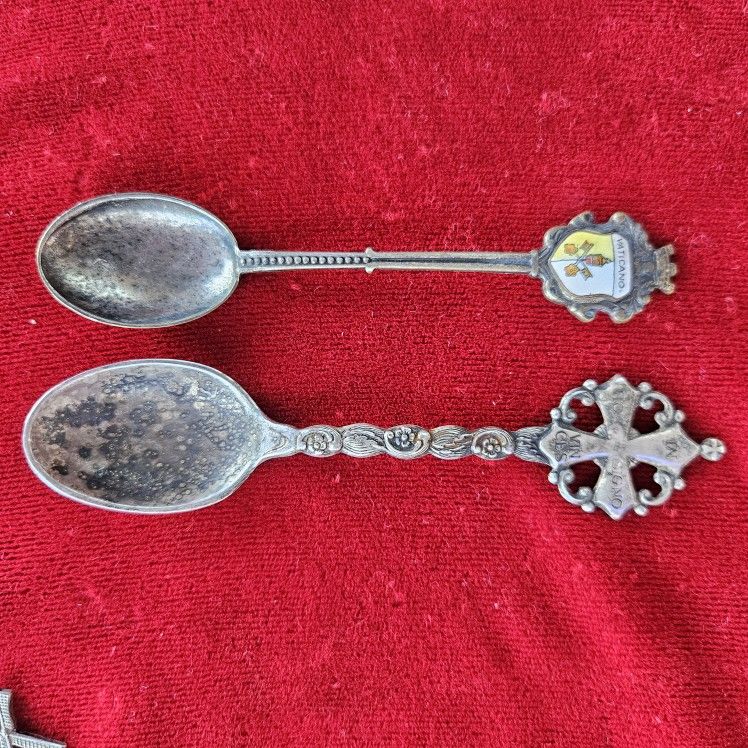 2 Vintage Catholic Collectible Souvenir Spoons SP Constantine Cross & Vaticano Demitasse