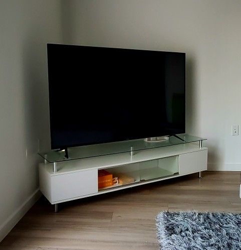 TV stand, up to 70" tv, white, nice