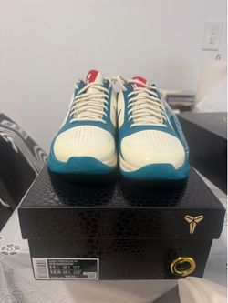 Kobe 5 Caitlin Clark size 11 DS