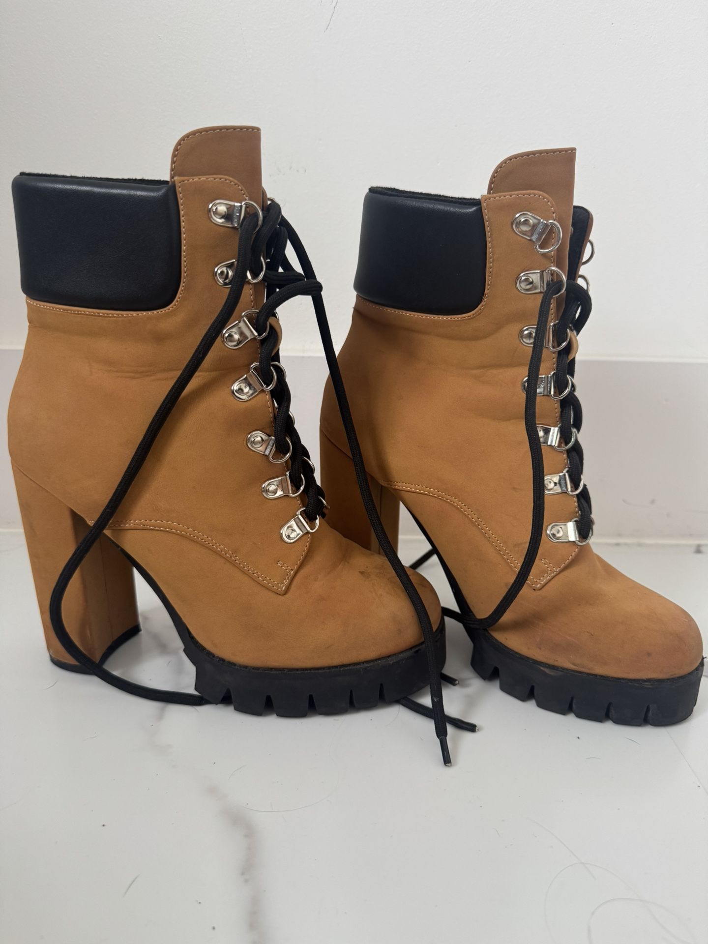 Women’s Tan Lace-Up Platform Ankle Boots – Size 7.5