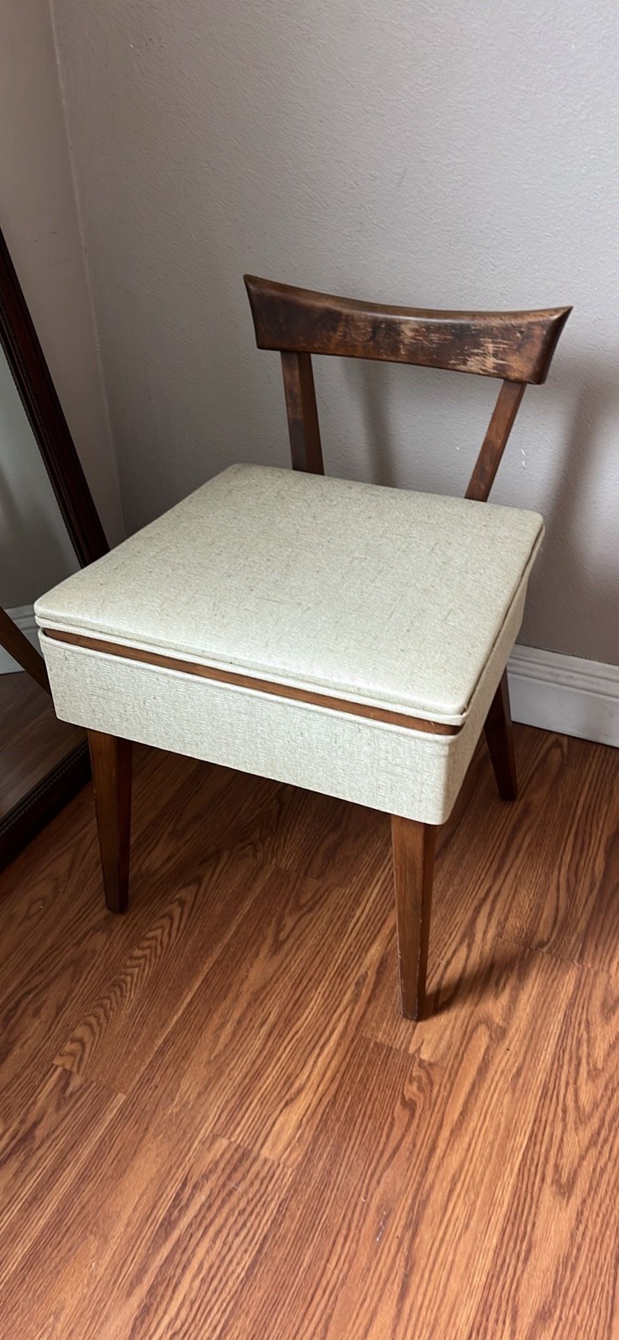 Antique/ vintage Sawing chair