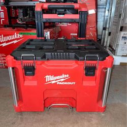 MILWAUKEE PACKOUT 22 in Rolling Tool Box
