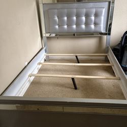 Full Size Hava Upholstered Standard Sliver Mirror Bed