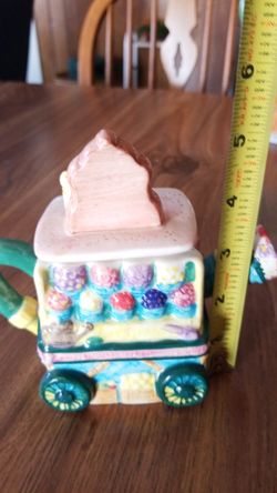 Collector cardinal inc tea pot