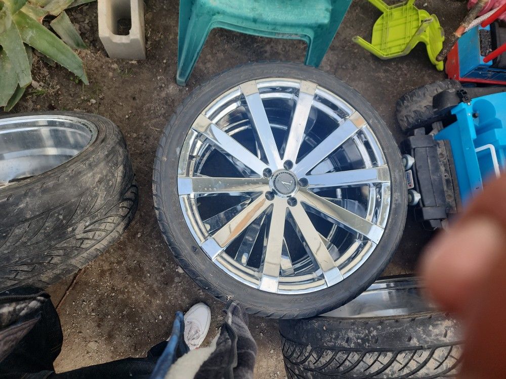 Velocity Rims 22 In Chrome 500 Obo Need Sold ASAP I Bought Them For A Truck That I Had Got Truck Impounded Need Money To Buy Another Work Truck 