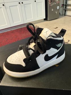 Toddlers 8C Jordan retro 1’s