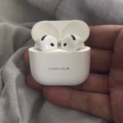 AirPods 4