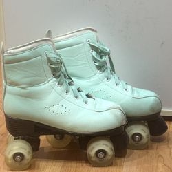 Women’s Turquoise Roller Skates Size 7.5M
