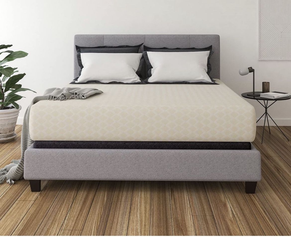 Brand New Luxury King Size Memory Mattress From The Ashley...