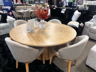 Beautiful round dining table set! $1499 🧡📦🔥