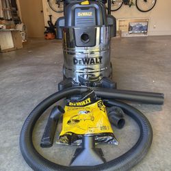 DeWalt Wet, Dry Shop Vac 16 Gallons Model DxV16S