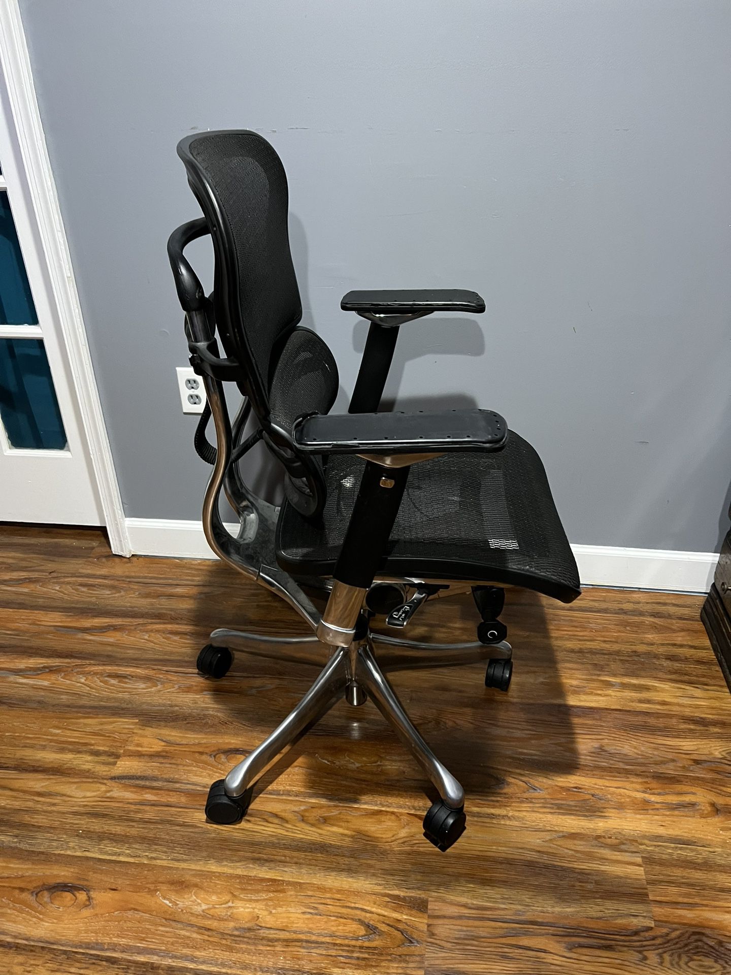 Office Chair-great for your Back 
