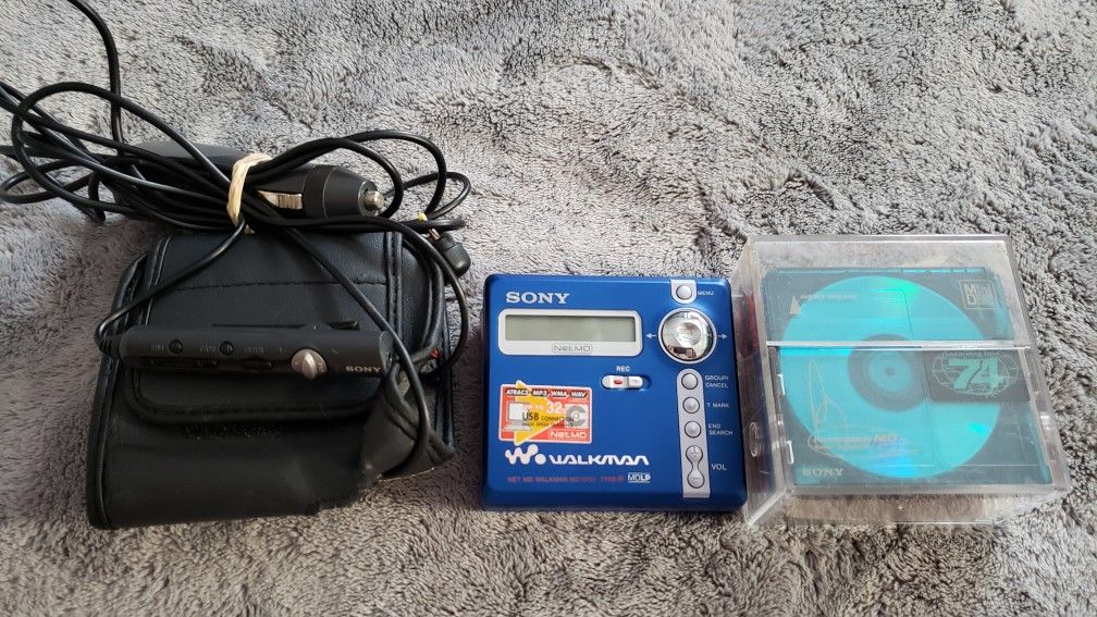 Sony MZ-N707 Portable Mini-Disc Recorder With Case, Remote + 5 Disks