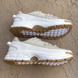 New Nike Zoom Vomero roam sail light stone shoes Women’s 10, Men’s 8.5