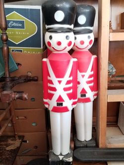 Union Product 2 Soldiers 30 Inches tall