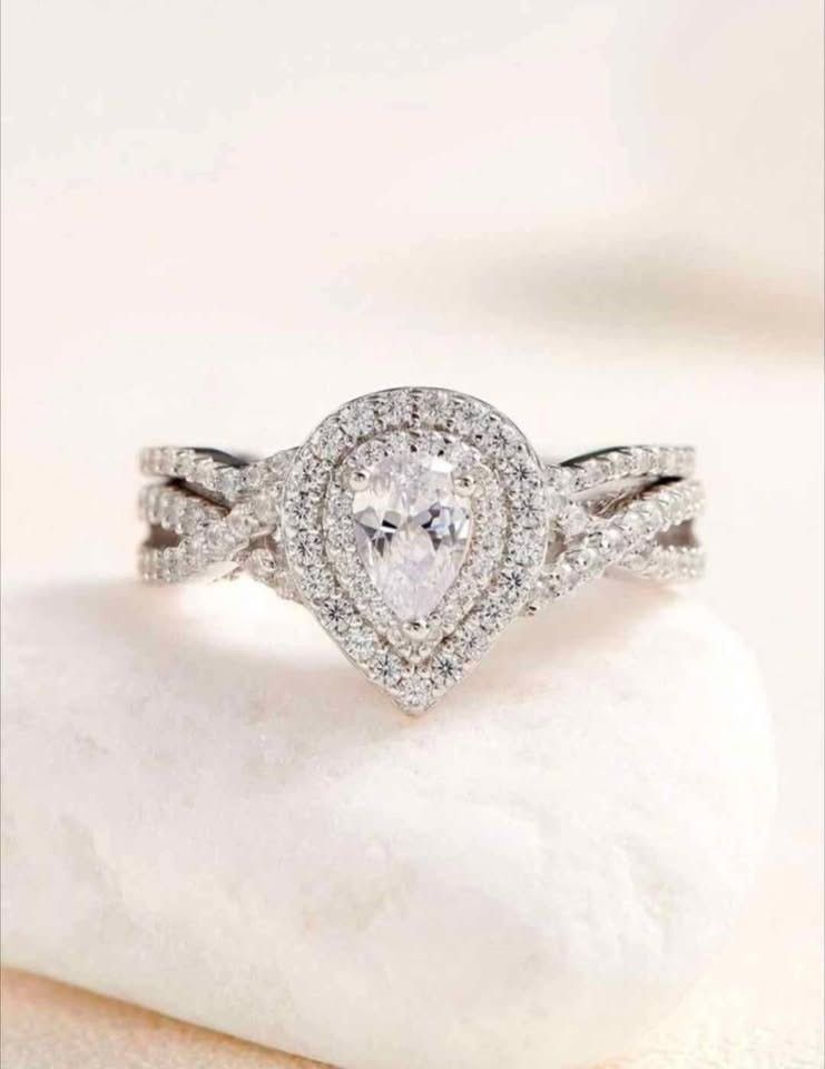 New Women's Size 8 Pear Shaped Sterling Silver Engagement Rings 2pcs