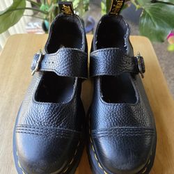 Doc Martins -  ADDINA
Flower Buckle Leather Platform Shoes