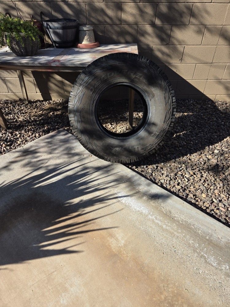 Cooper Discover 37x12.50x17