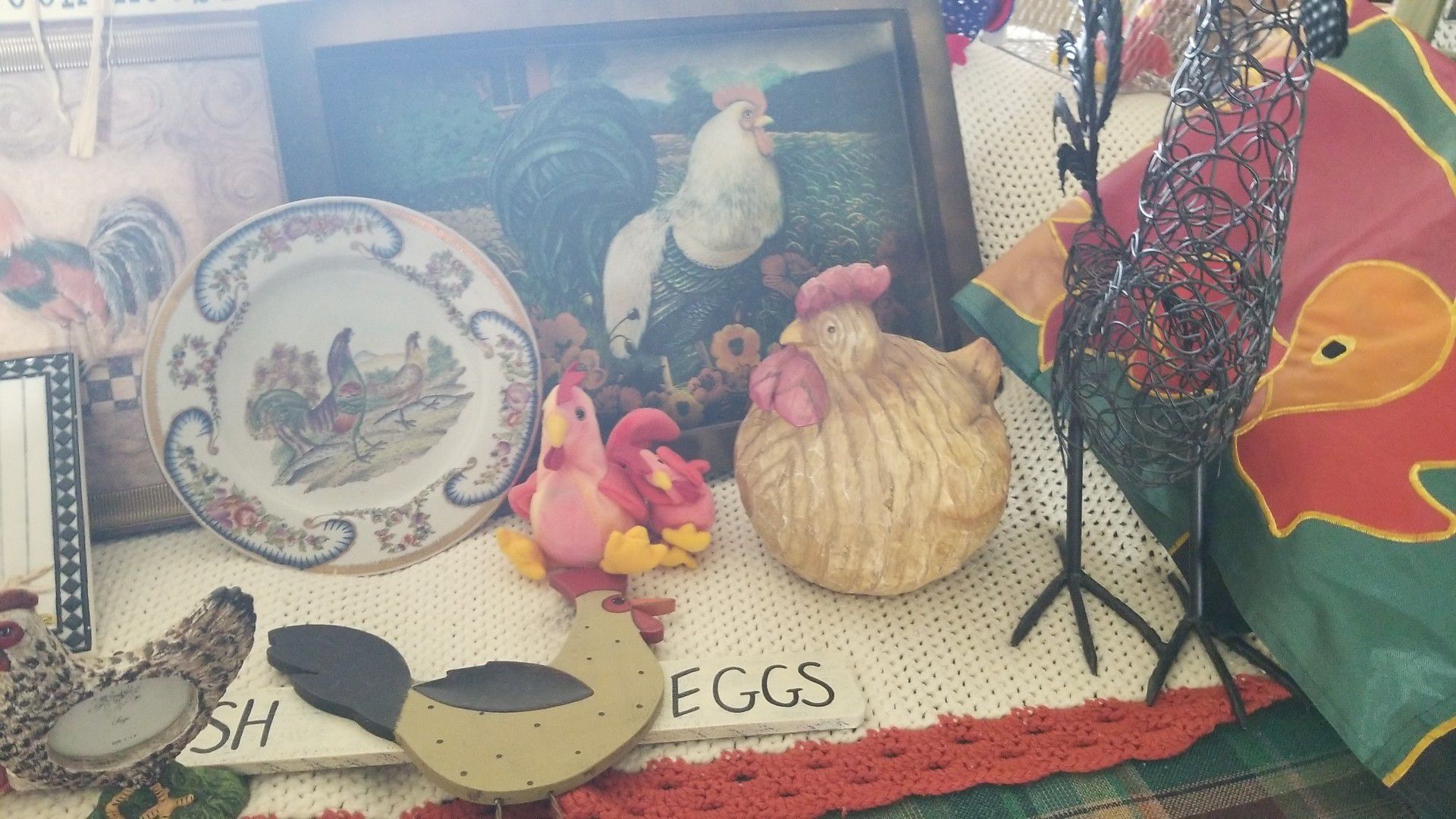 Chicken and rooster decor