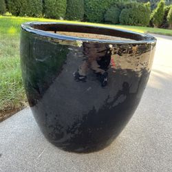 Black Glossy Ceramic Pot
