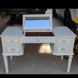 Vanity Co Cute 