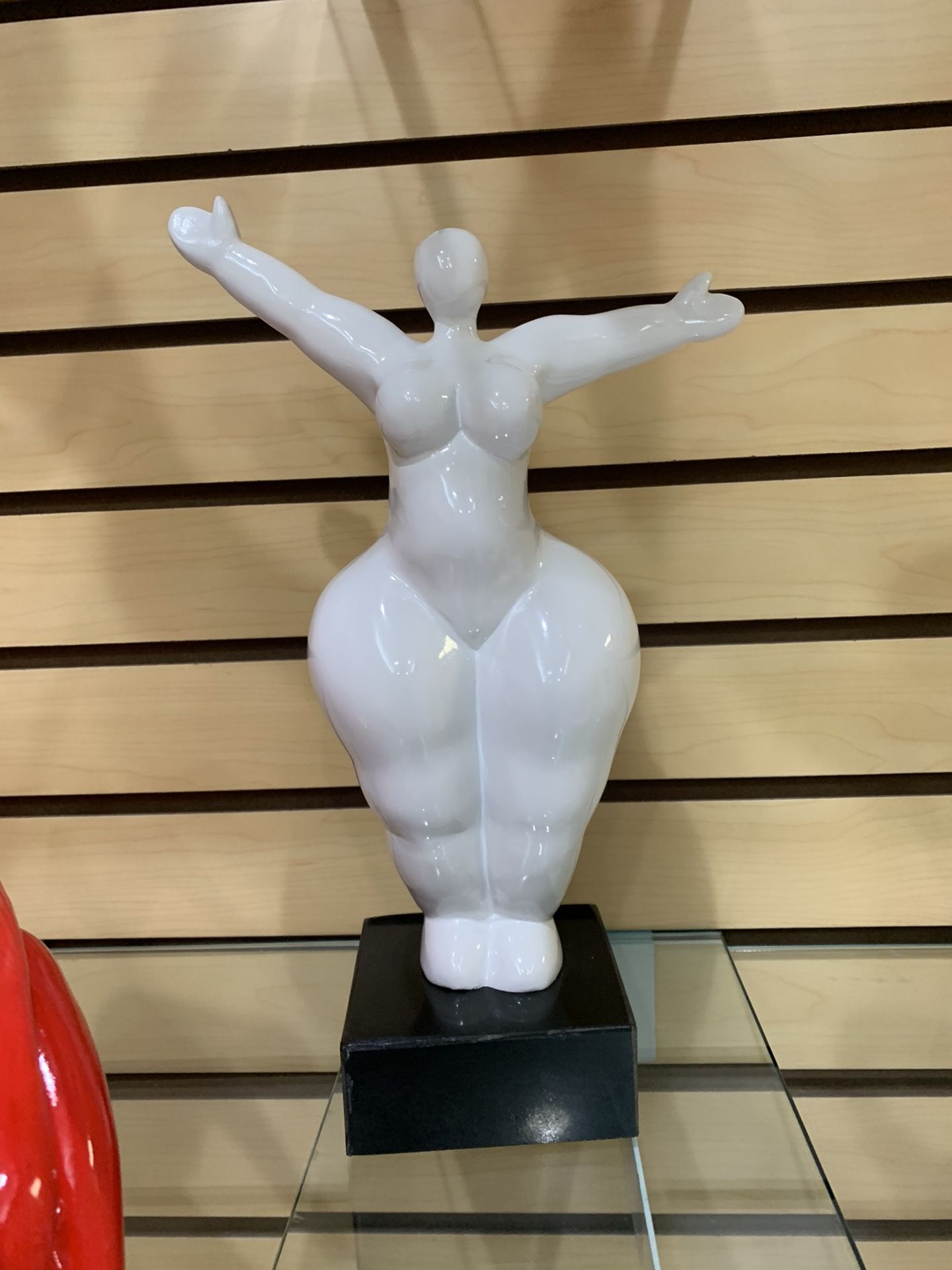 Curvy woman sculptures red or white gorditas en esculturas