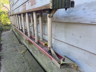 24’ fiberglass extension ladder