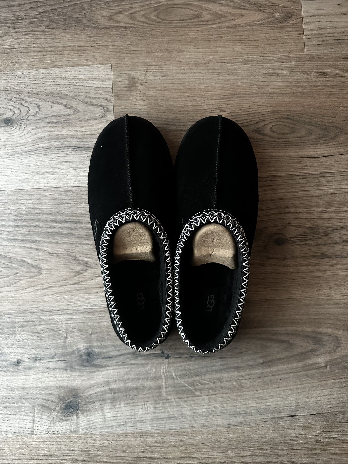 Black Ugg Slippers