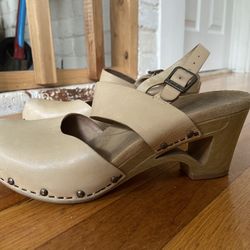 Beige Dansko heeled Clogs