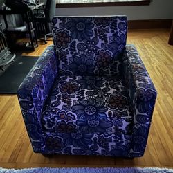 FREE ACCENT CHAIR 